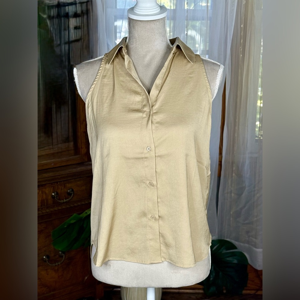 Banana Republic Sleeveless Tan Button-Up Women's Top
